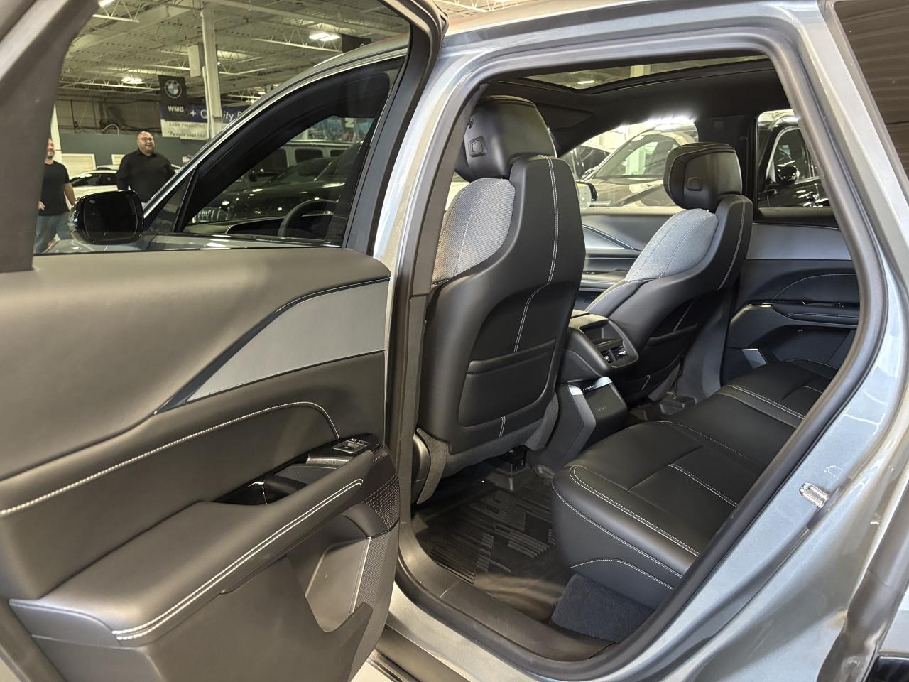 2024 Cadillac LYRIQ Tech|1SA|AWD|CLUSTERNAV|FULLGLASSROOF|FLOORLINERS| - Photo #11