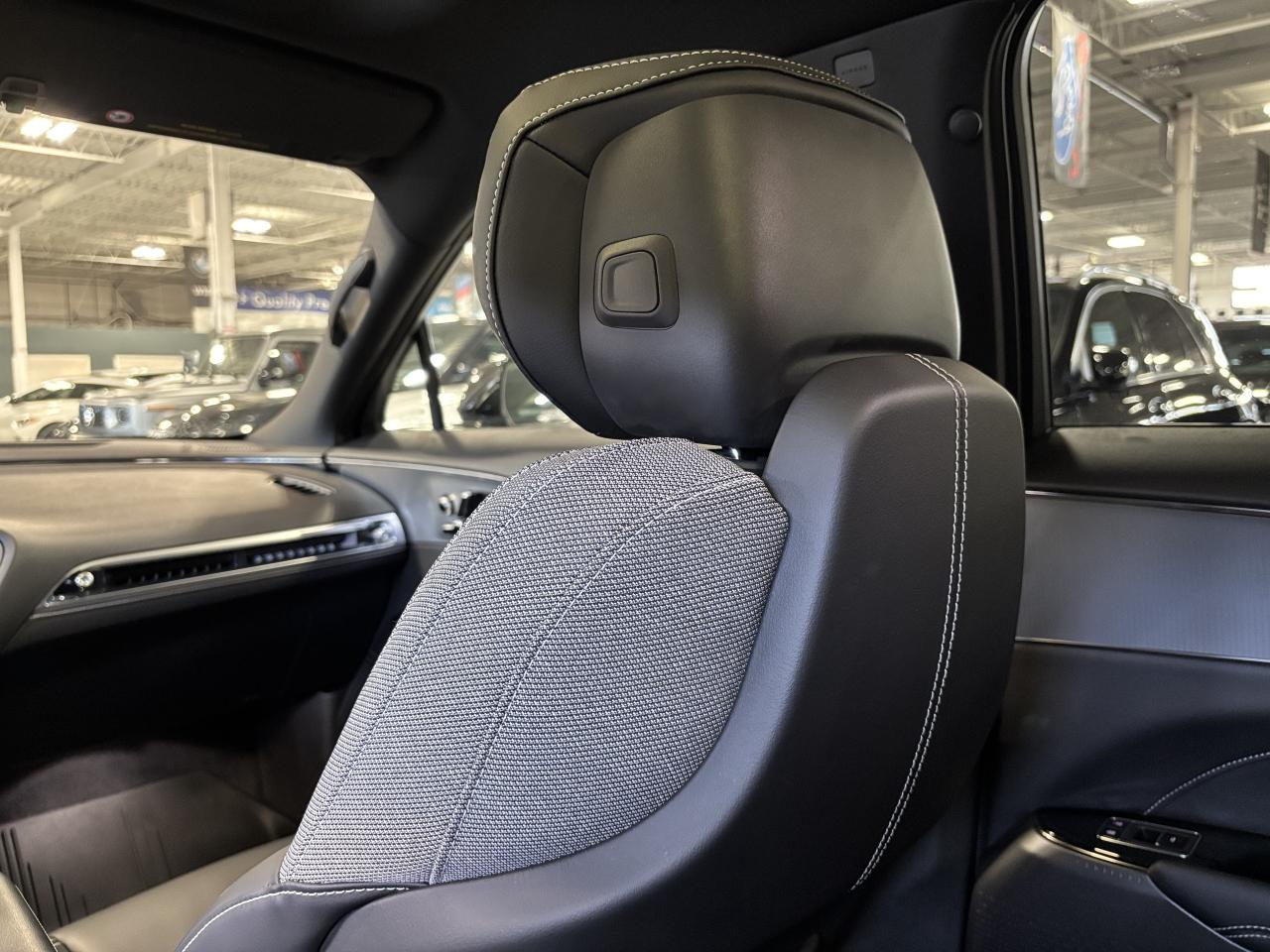 2024 Cadillac LYRIQ Tech|1SA|AWD|CLUSTERNAV|FULLGLASSROOF|FLOORLINERS| - Photo #17