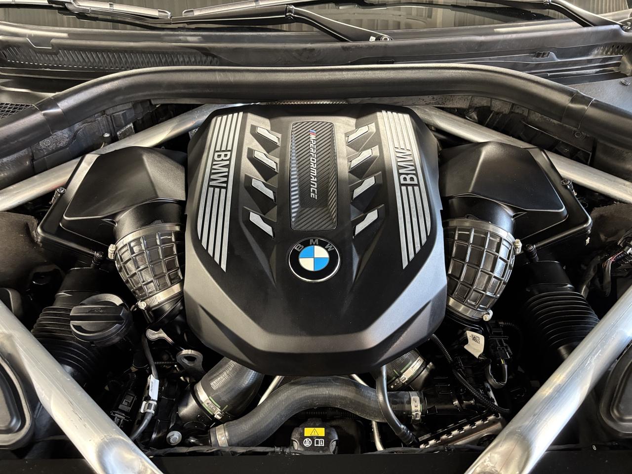 2022 BMW X7 M50i | INDIVIDUAL | NAV | GLASSCONTROLS |SKYLOUNGE - Photo #3