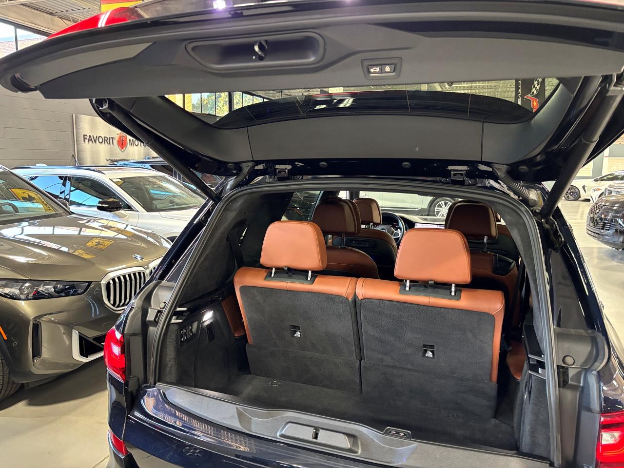 2022 BMW X7 M50i | INDIVIDUAL | NAV | GLASSCONTROLS |SKYLOUNGE - Photo #8