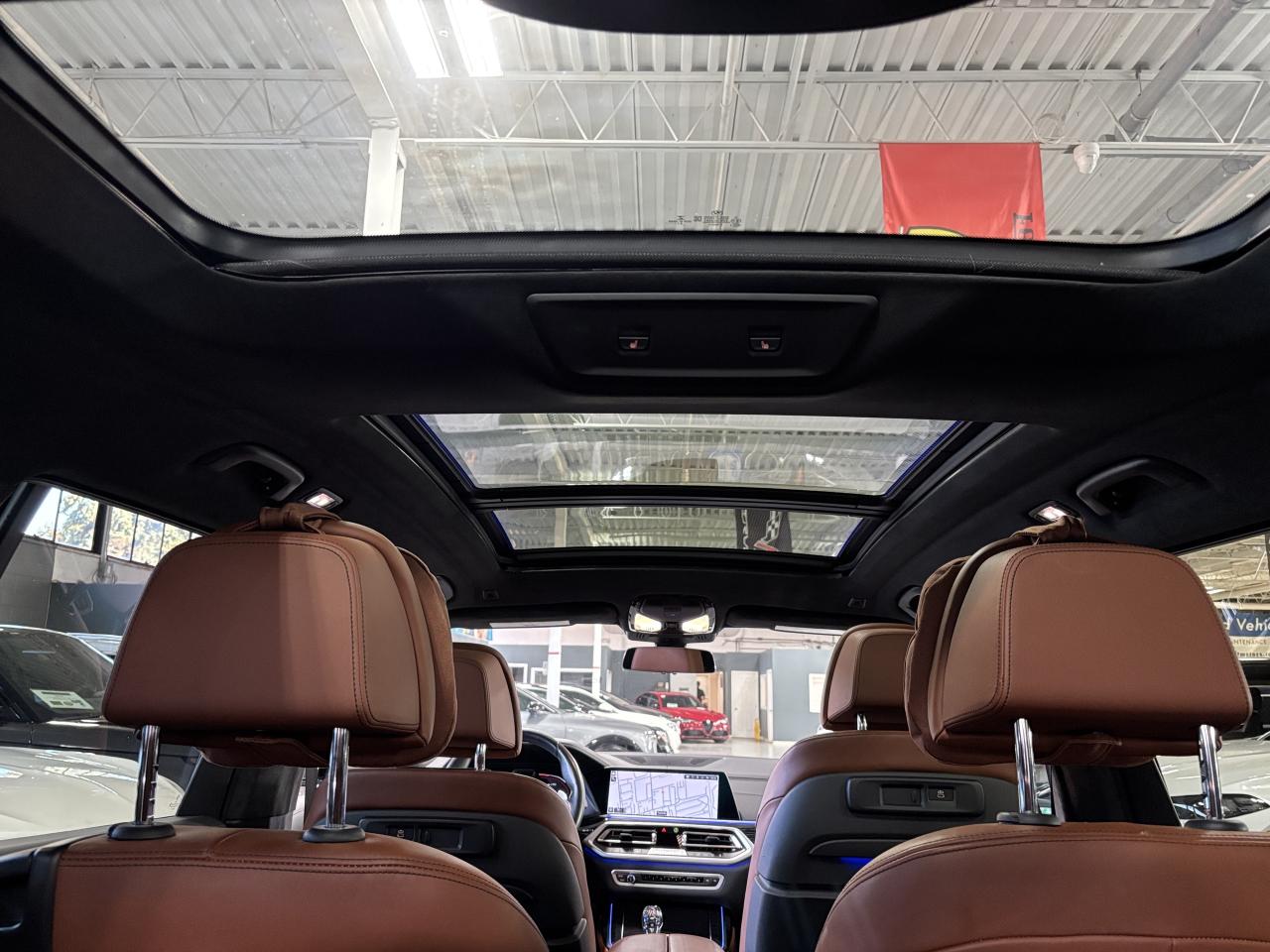 2022 BMW X7 M50i | INDIVIDUAL | NAV | GLASSCONTROLS |SKYLOUNGE - Photo #10