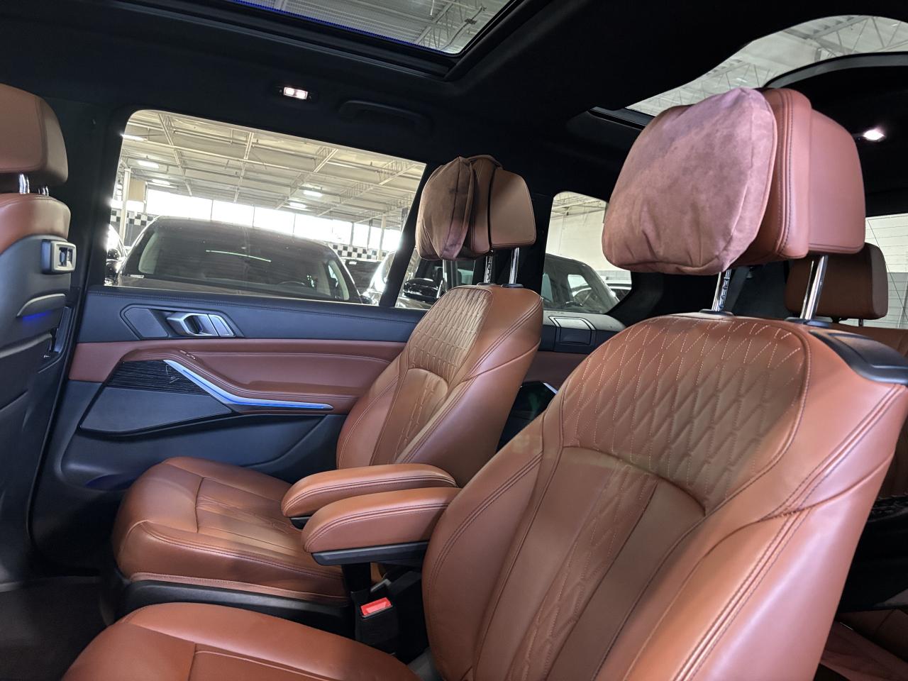 2022 BMW X7 M50i | INDIVIDUAL | NAV | GLASSCONTROLS |SKYLOUNGE - Photo #13