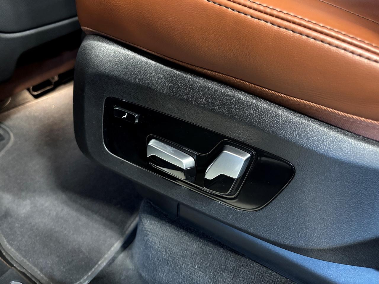2022 BMW X7 M50i | INDIVIDUAL | NAV | GLASSCONTROLS |SKYLOUNGE - Photo #15