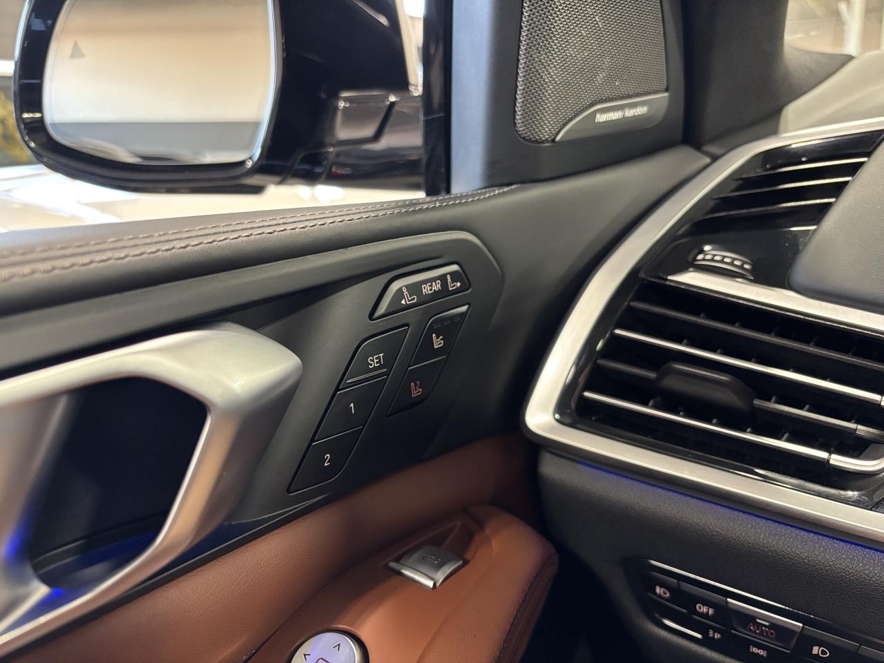 2022 BMW X7 M50i | INDIVIDUAL | NAV | GLASSCONTROLS |SKYLOUNGE - Photo #25
