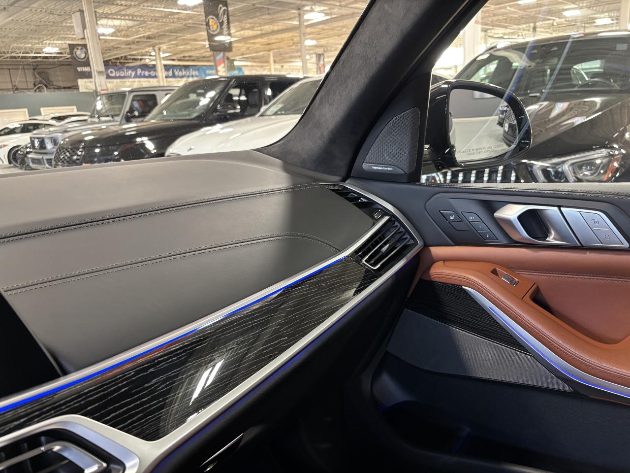 2022 BMW X7 M50i | INDIVIDUAL | NAV | GLASSCONTROLS |SKYLOUNGE - Photo #26