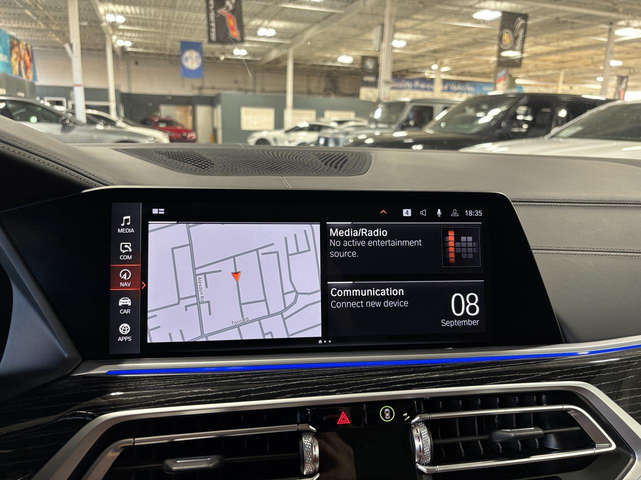 2022 BMW X7 M50i | INDIVIDUAL | NAV | GLASSCONTROLS |SKYLOUNGE - Photo #28