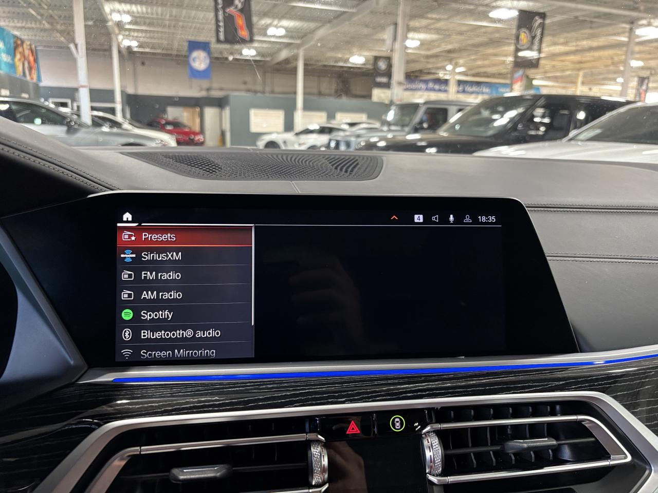 2022 BMW X7 M50i | INDIVIDUAL | NAV | GLASSCONTROLS |SKYLOUNGE - Photo #29