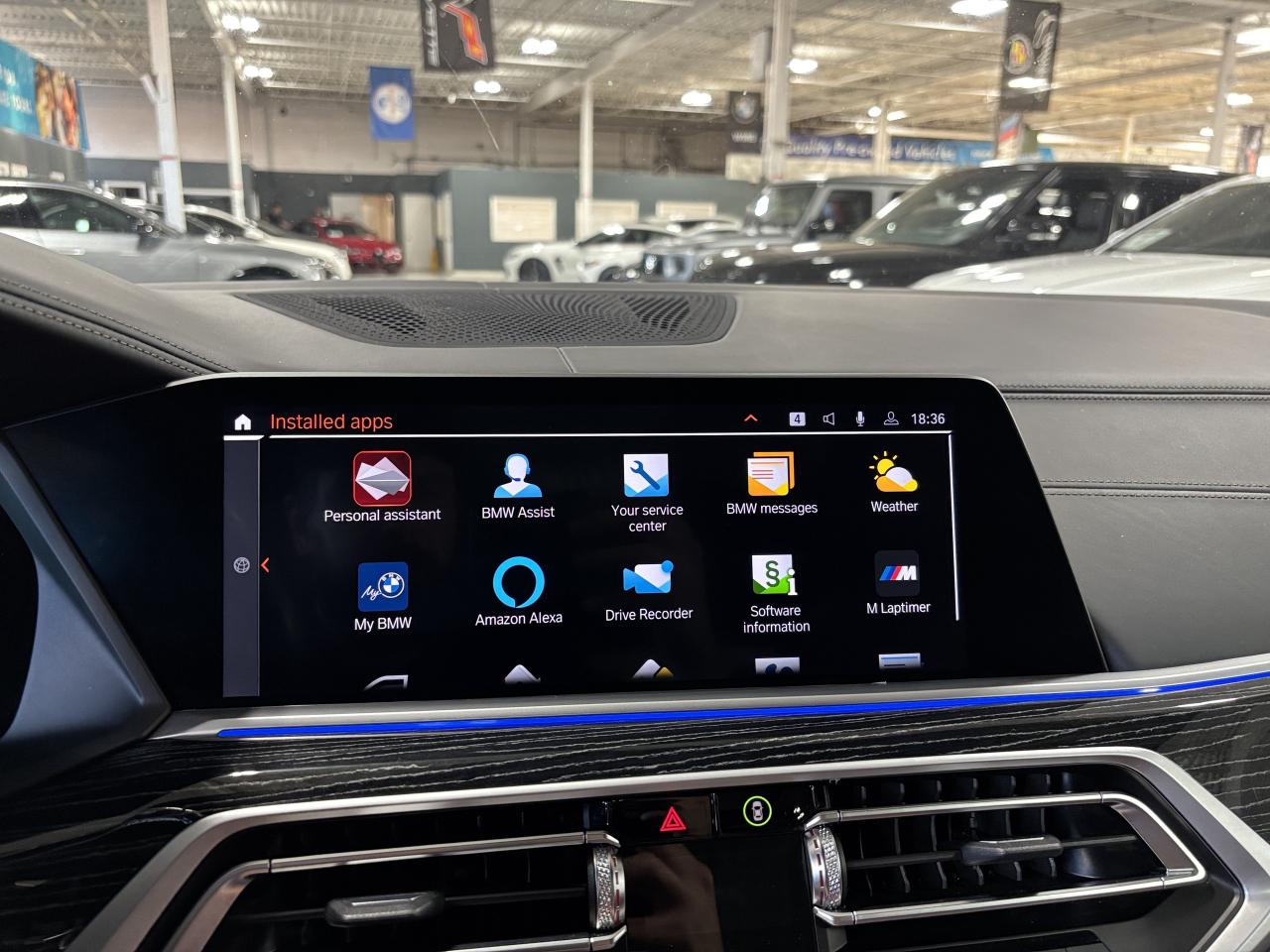 2022 BMW X7 M50i | INDIVIDUAL | NAV | GLASSCONTROLS |SKYLOUNGE - Photo #32