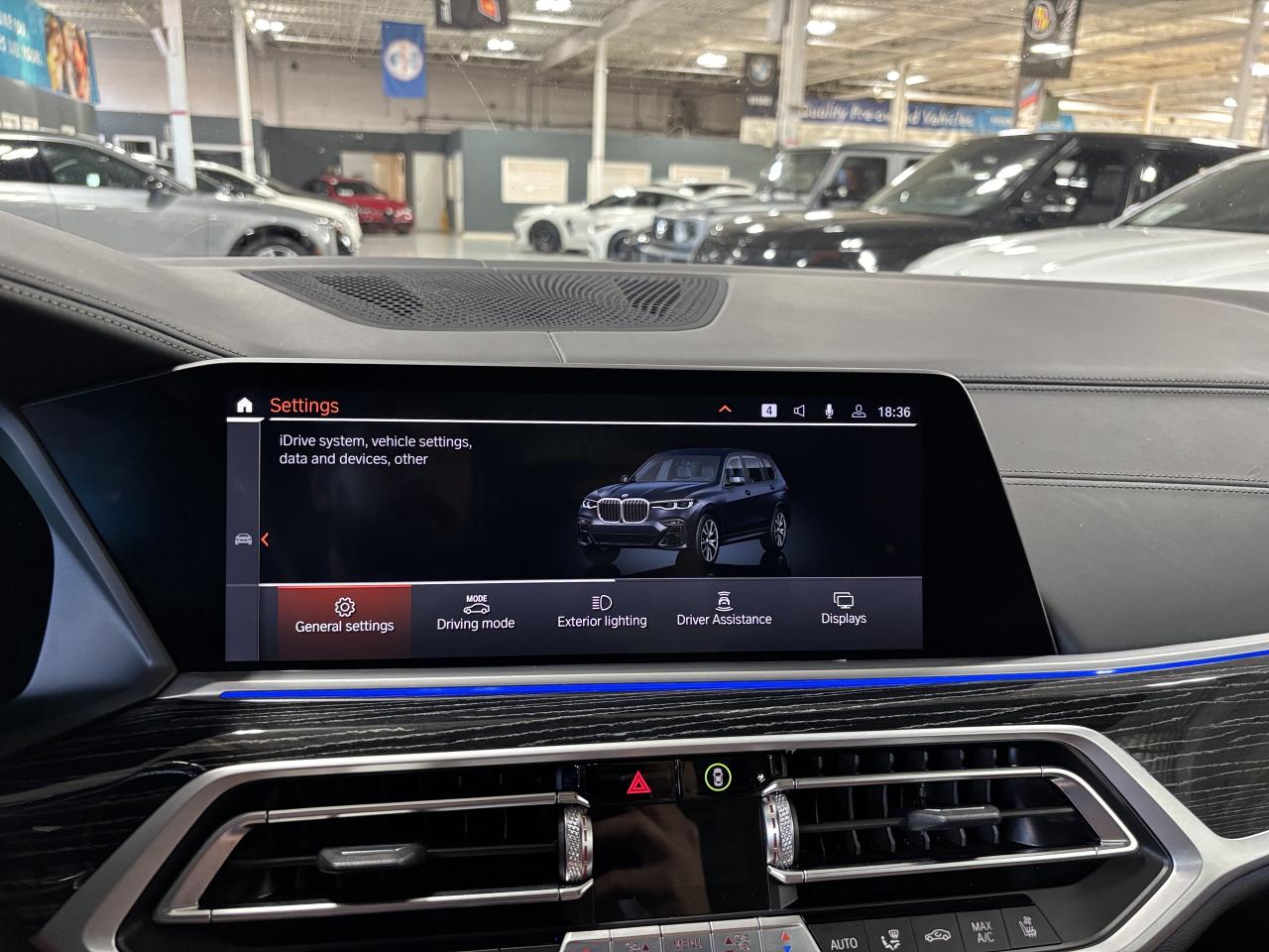 2022 BMW X7 M50i | INDIVIDUAL | NAV | GLASSCONTROLS |SKYLOUNGE - Photo #34