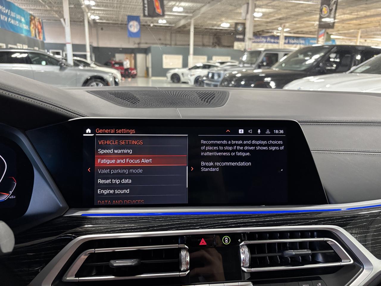 2022 BMW X7 M50i | INDIVIDUAL | NAV | GLASSCONTROLS |SKYLOUNGE - Photo #38