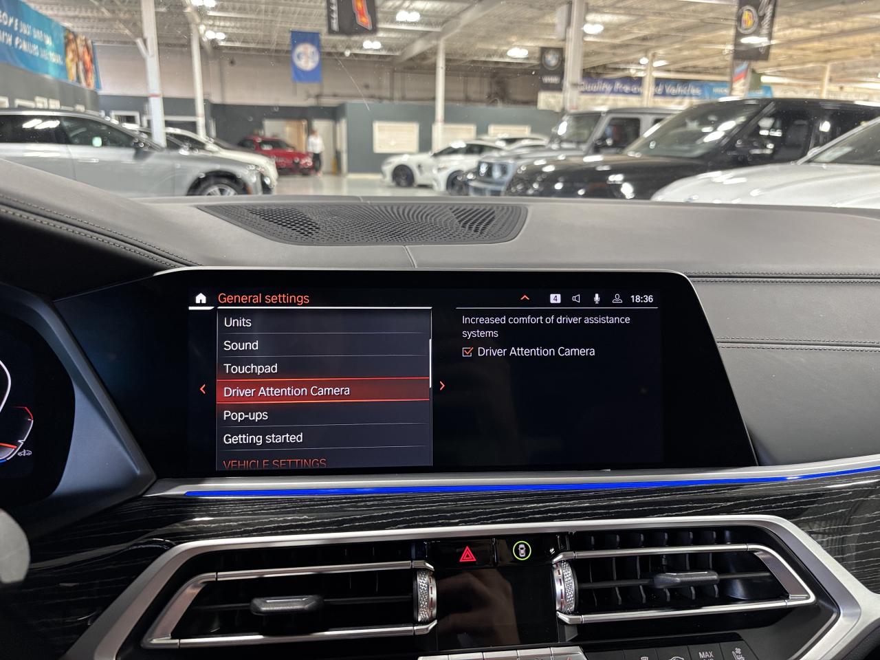 2022 BMW X7 M50i | INDIVIDUAL | NAV | GLASSCONTROLS |SKYLOUNGE - Photo #37