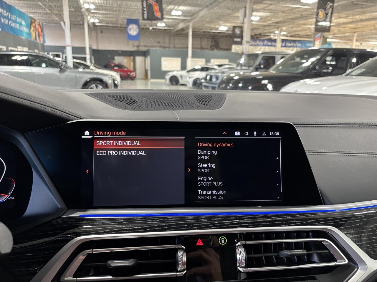 2022 BMW X7 M50i | INDIVIDUAL | NAV | GLASSCONTROLS |SKYLOUNGE - Photo #39