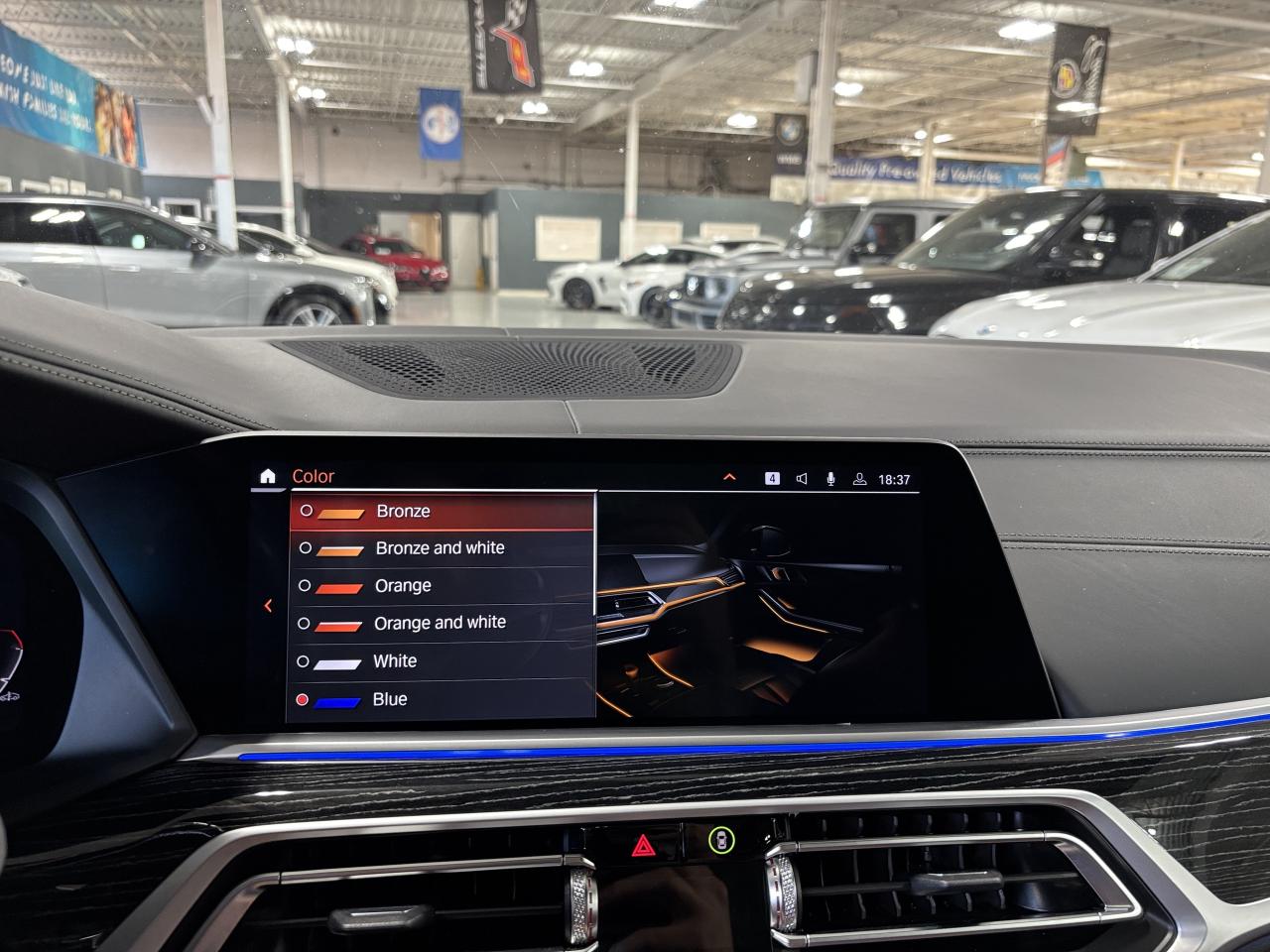 2022 BMW X7 M50i | INDIVIDUAL | NAV | GLASSCONTROLS |SKYLOUNGE - Photo #44