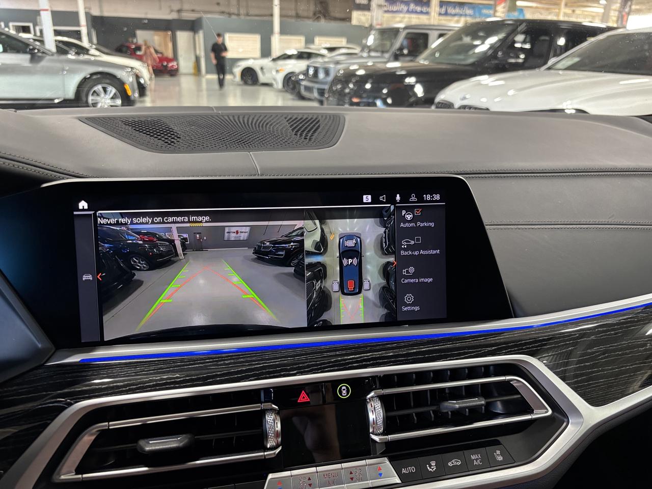 2022 BMW X7 M50i | INDIVIDUAL | NAV | GLASSCONTROLS |SKYLOUNGE - Photo #49
