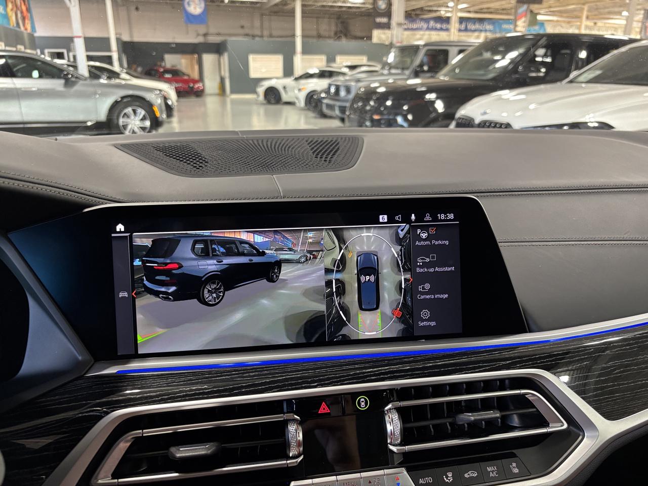 2022 BMW X7 M50i | INDIVIDUAL | NAV | GLASSCONTROLS |SKYLOUNGE - Photo #54