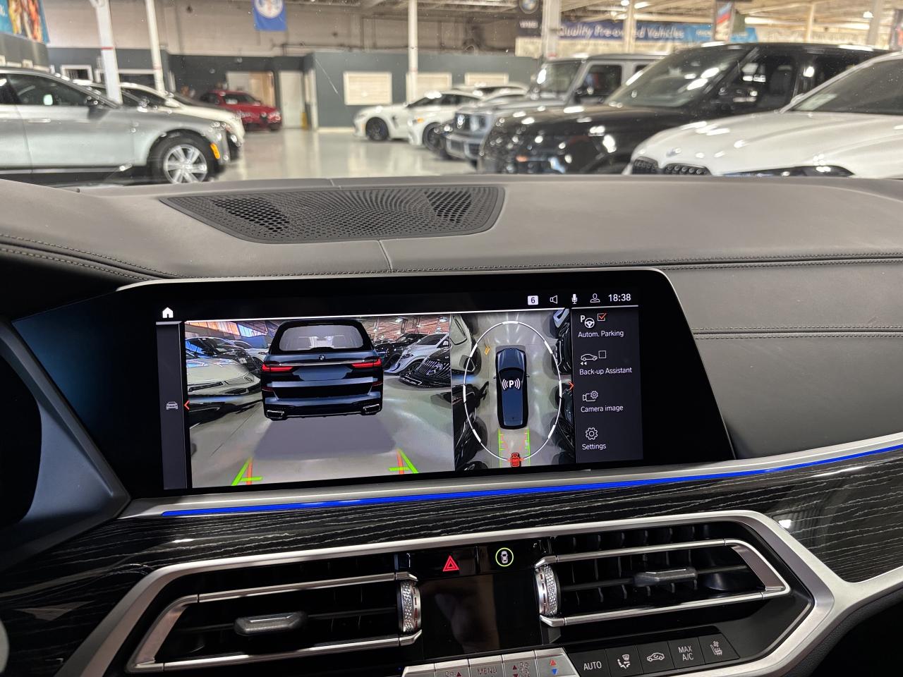 2022 BMW X7 M50i | INDIVIDUAL | NAV | GLASSCONTROLS |SKYLOUNGE - Photo #55