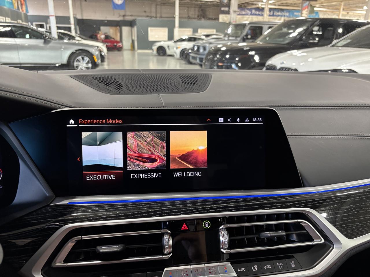 2022 BMW X7 M50i | INDIVIDUAL | NAV | GLASSCONTROLS |SKYLOUNGE - Photo #56