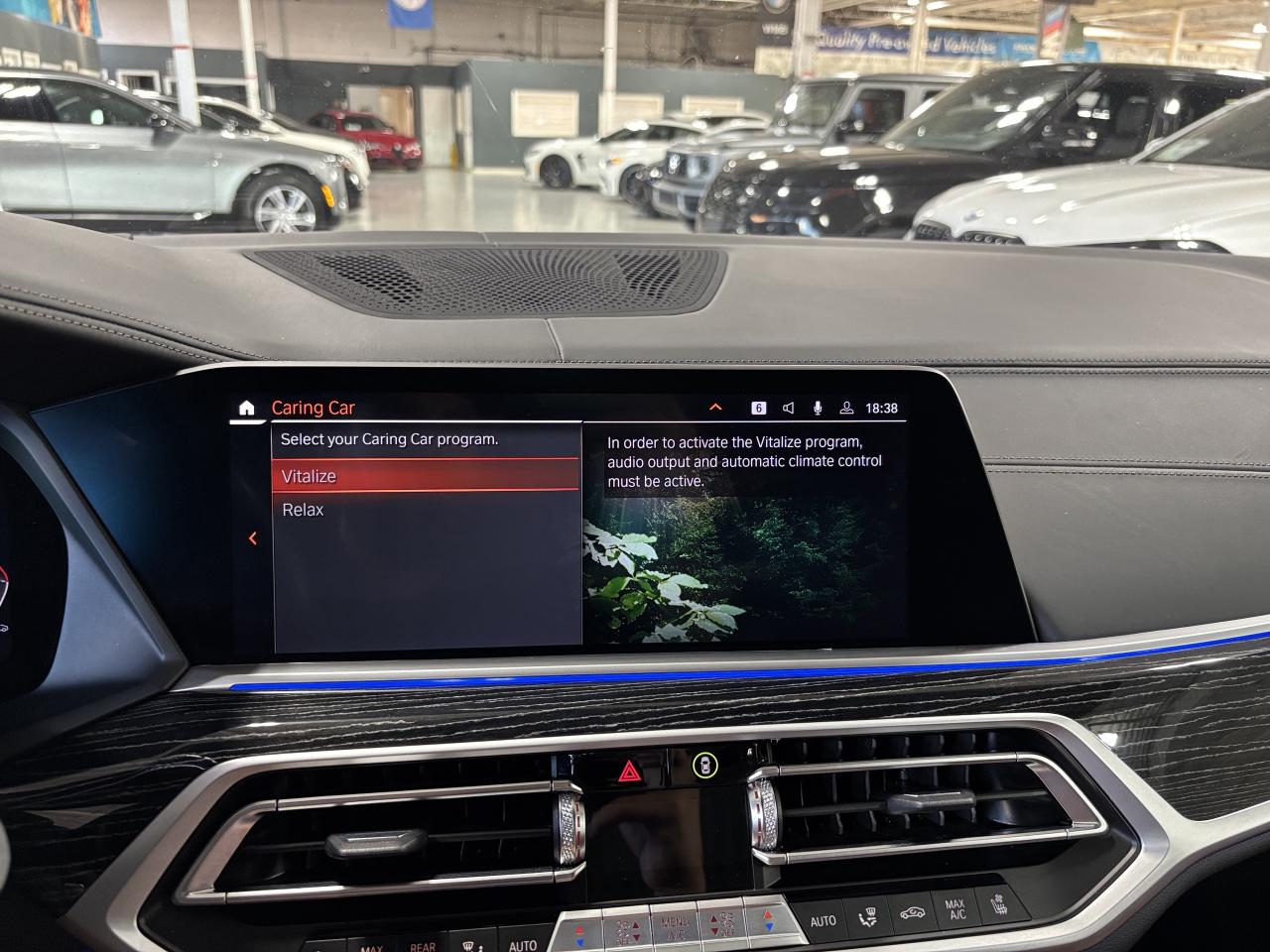 2022 BMW X7 M50i | INDIVIDUAL | NAV | GLASSCONTROLS |SKYLOUNGE - Photo #57