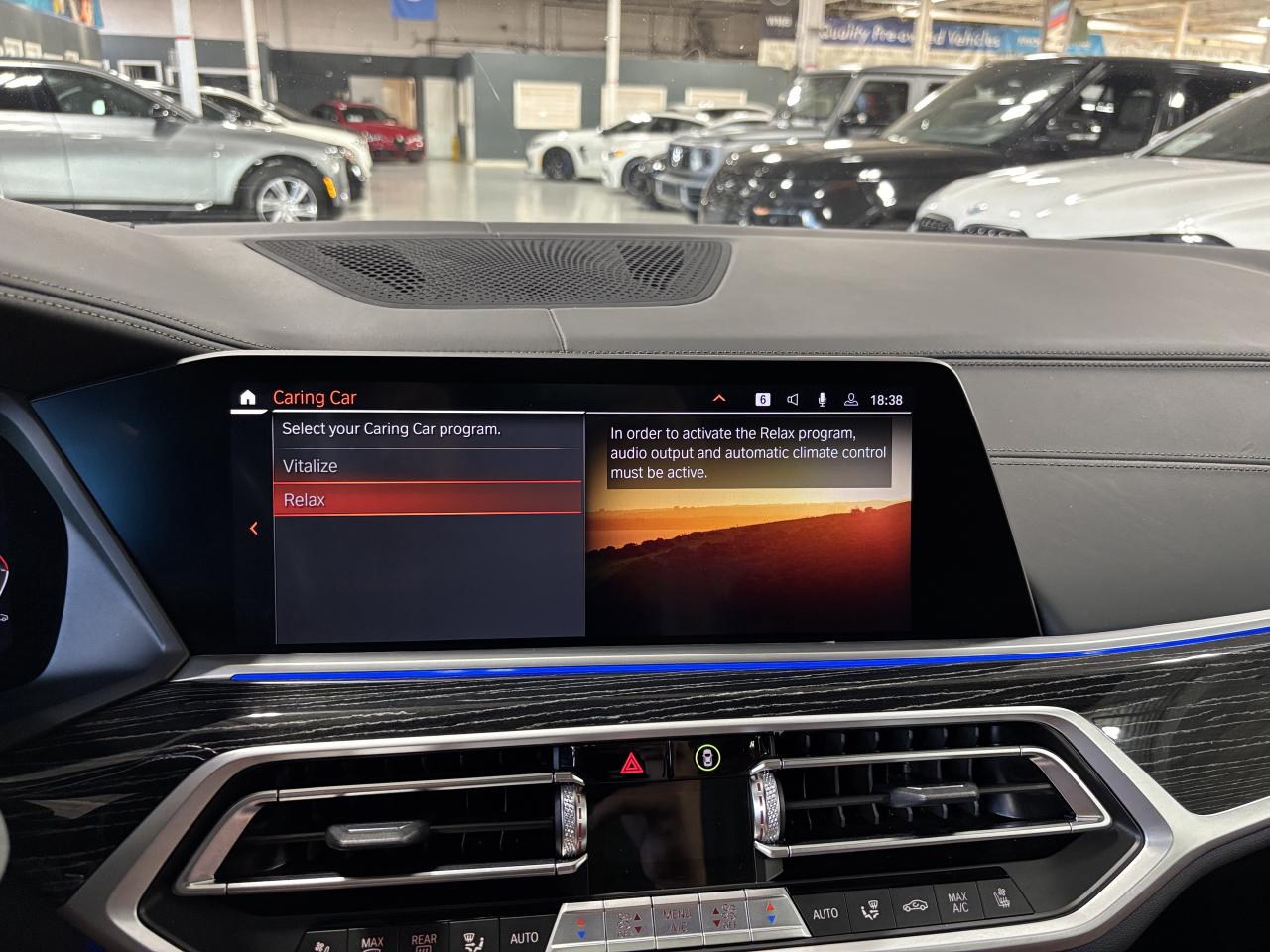 2022 BMW X7 M50i | INDIVIDUAL | NAV | GLASSCONTROLS |SKYLOUNGE - Photo #58