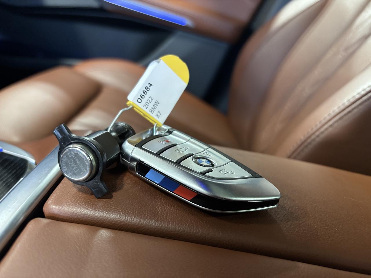 2022 BMW X7 M50i | INDIVIDUAL | NAV | GLASSCONTROLS |SKYLOUNGE - Photo #61