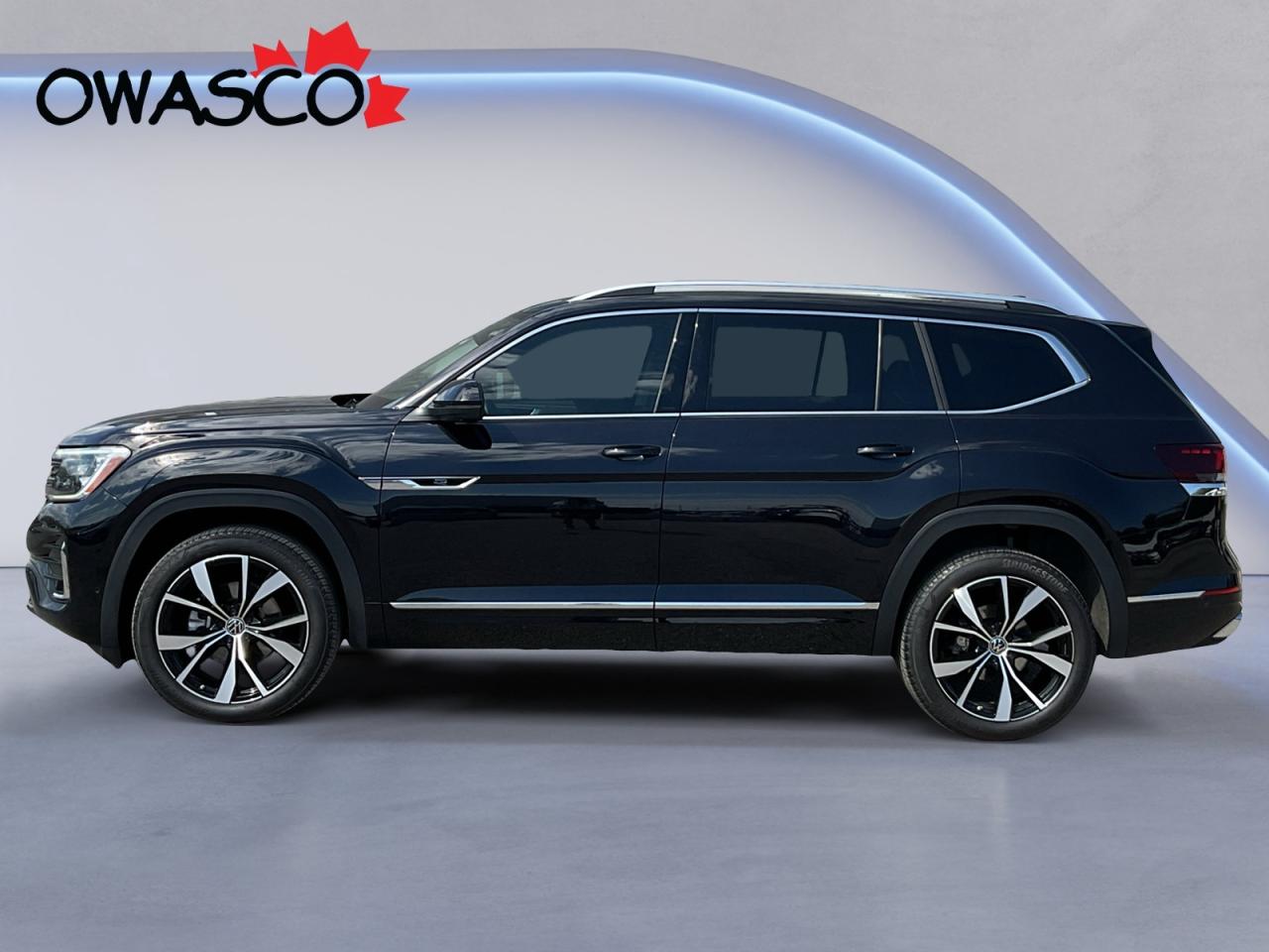 2024 Volkswagen Atlas 2.0L Execline! Sunroof! Captain's Chair Pkg! Photo2