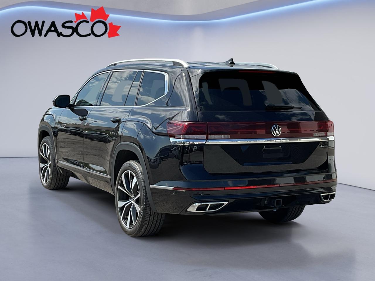 2024 Volkswagen Atlas 2.0L Execline! Sunroof! Captain's Chair Pkg! Photo3