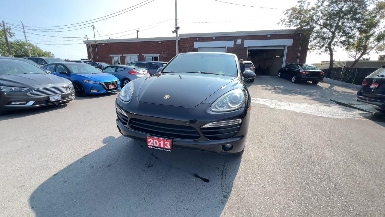 2013 Porsche Cayenne AWD| 300 HP | LEATHER | SUNROOF | 19IN ALLOYS| NAV Photo2