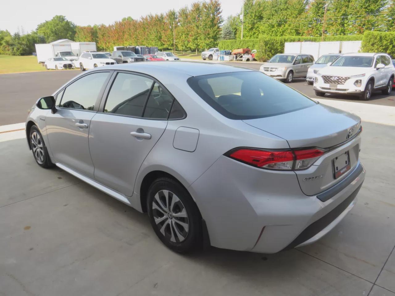 2021 Toyota Corolla Hybrid (**VERY LOW KM!!**CLEAN TITLE/NO ACCIDENTS!!**SAFETY/CERTIFIED!!**HYBRID!!**LEATHER**WIRELESS PHONE CHARGING**PUSH BUTTON START**POWER SEATS**REVERSE CAMERA**DIGITAL TOUCHSCREEN**DRIVE MODES**HEATED SEATS**DIGITAL CLIMATE CONTROL**HEATED STEERING W Photo2