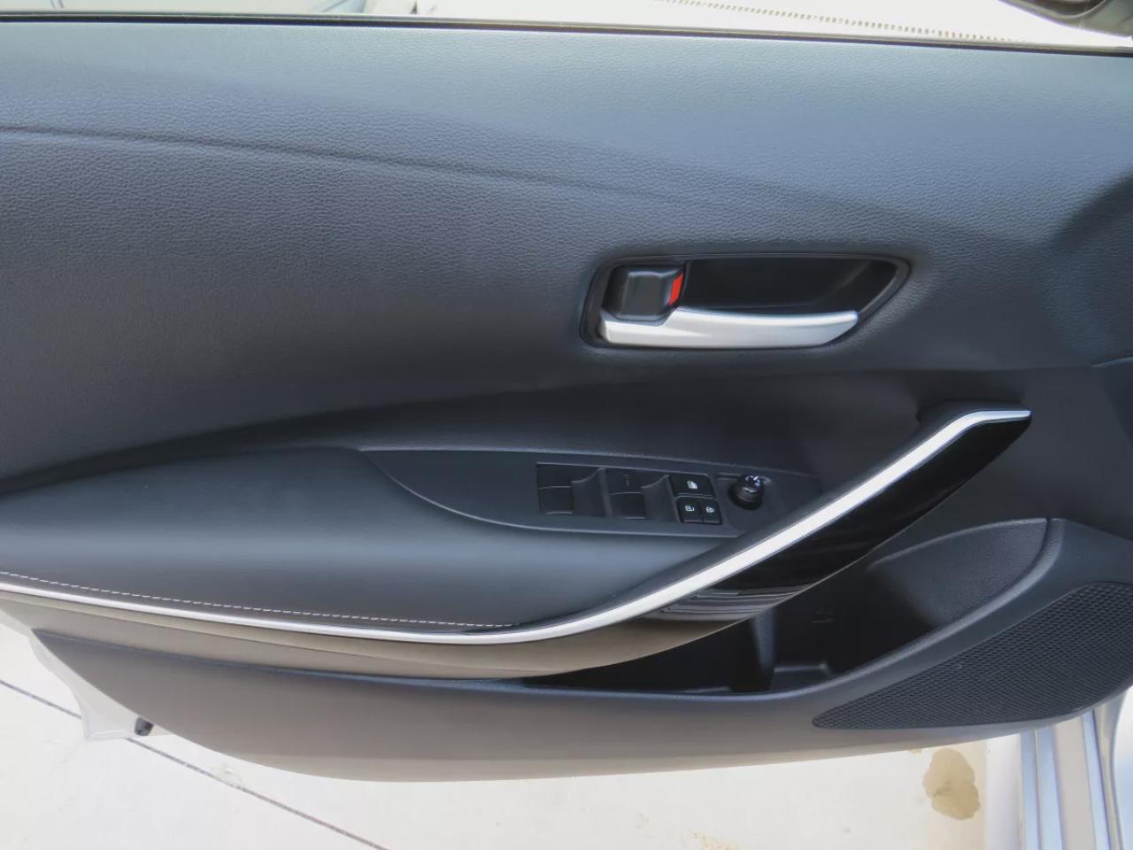 2021 Toyota Corolla Hybrid (**VERY LOW KM!!**CLEAN TITLE/NO ACCIDENTS!!**SAFETY/CERTIFIED!!**HYBRID!!**LEATHER**WIRELESS PHONE CHARGING**PUSH BUTTON START**POWER SEATS**REVERSE CAMERA**DIGITAL TOUCHSCREEN**DRIVE MODES**HEATED SEATS**DIGITAL CLIMATE CONTROL**HEATED STEERING W Photo