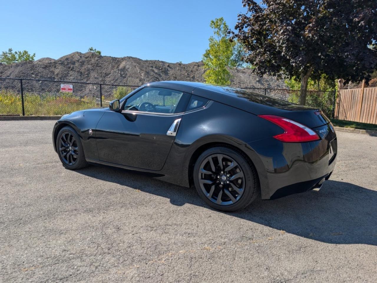 2016 Nissan 370Z Coupe  **VERY CLEAN - LOW MILEAGE** Photo