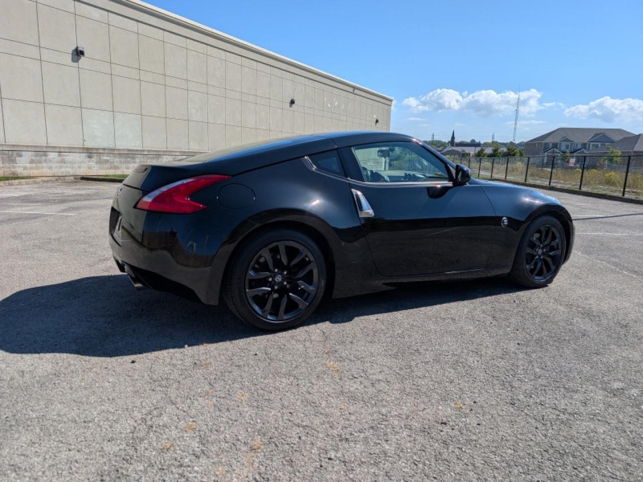 2016 Nissan 370Z Coupe  **VERY CLEAN - LOW MILEAGE** Photo4