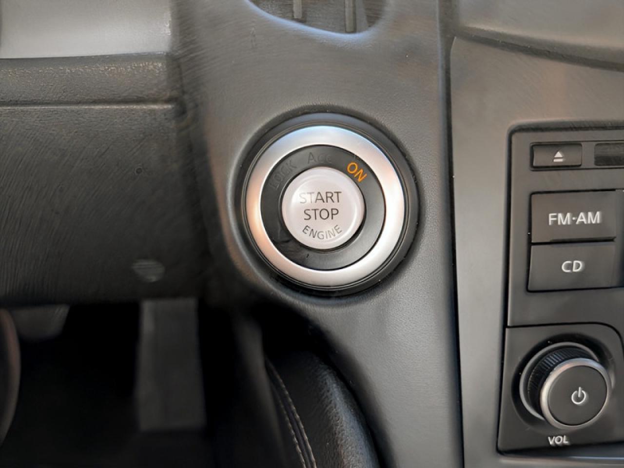 2016 Nissan 370Z Coupe  **VERY CLEAN - LOW MILEAGE** Photo