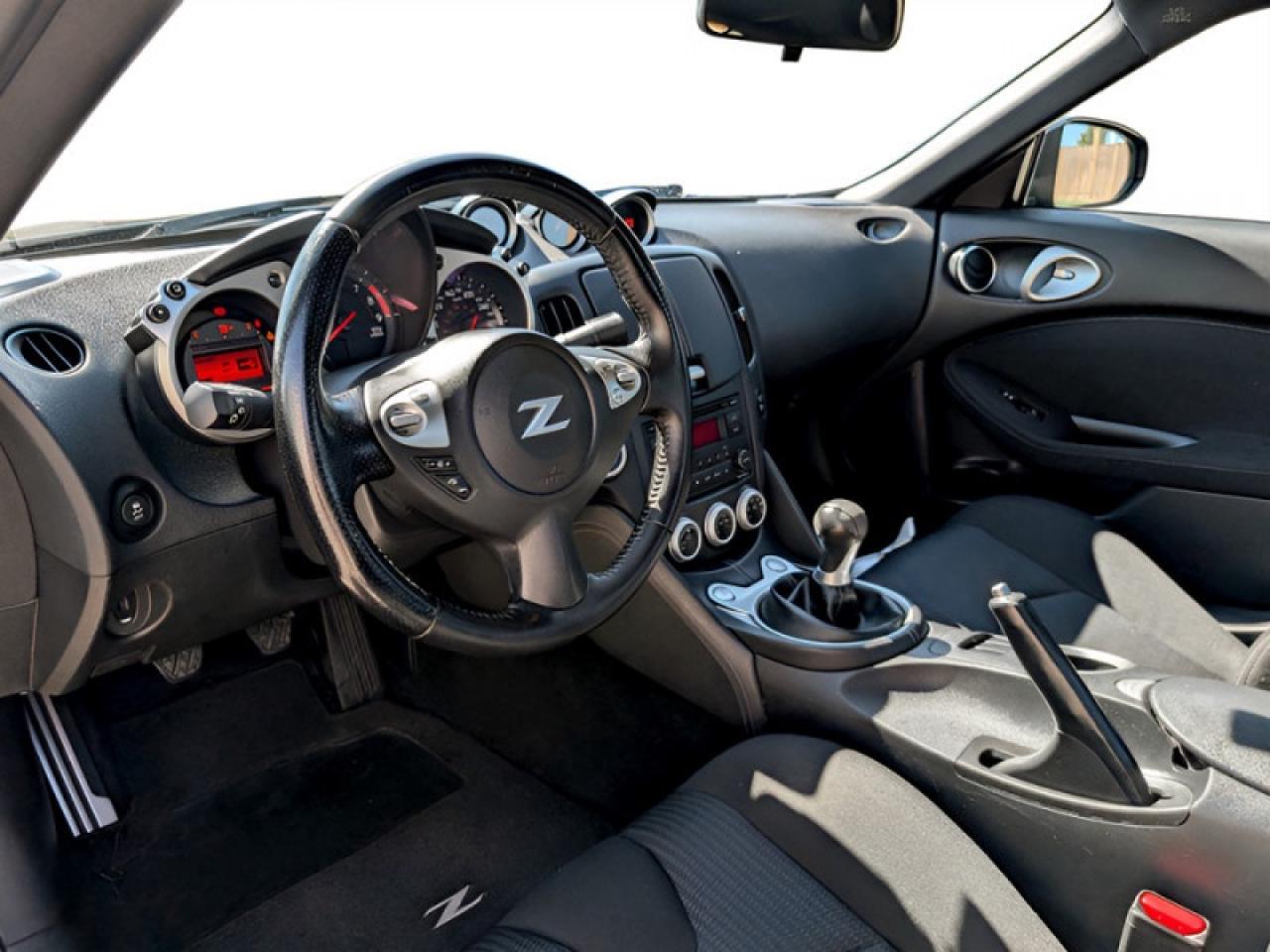 2016 Nissan 370Z Coupe  **VERY CLEAN - LOW MILEAGE** Photo