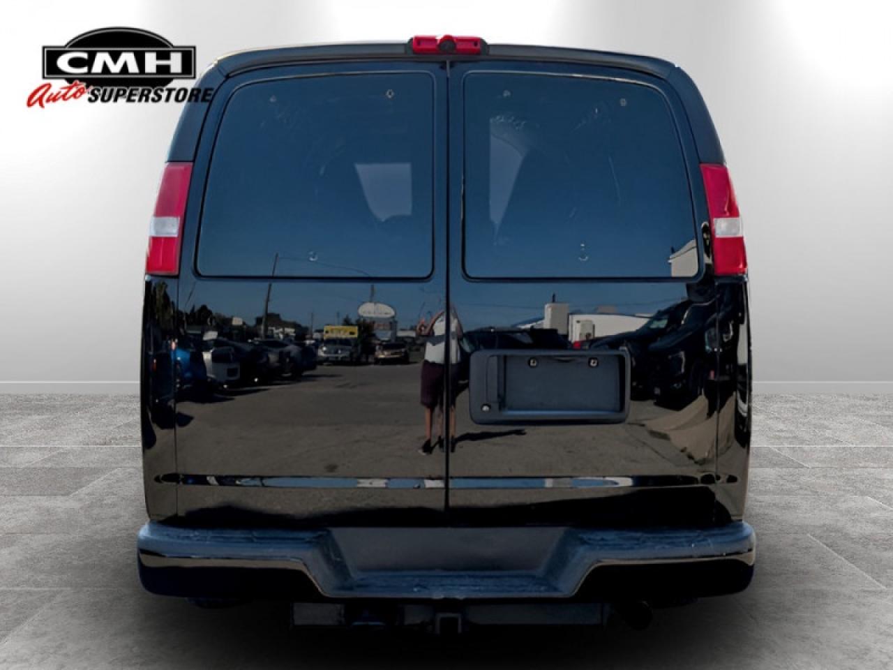 2017 Chevrolet Express Cargo Van WT Cargo Van  **CAM - LEATH** Photo3