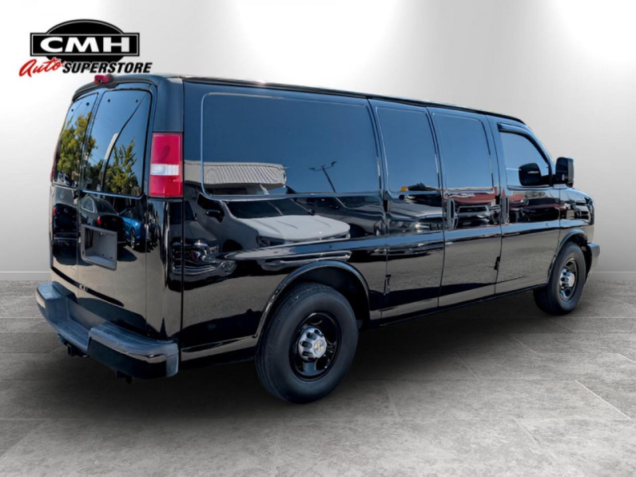 2017 Chevrolet Express Cargo Van WT Cargo Van  **CAM - LEATH** Photo4