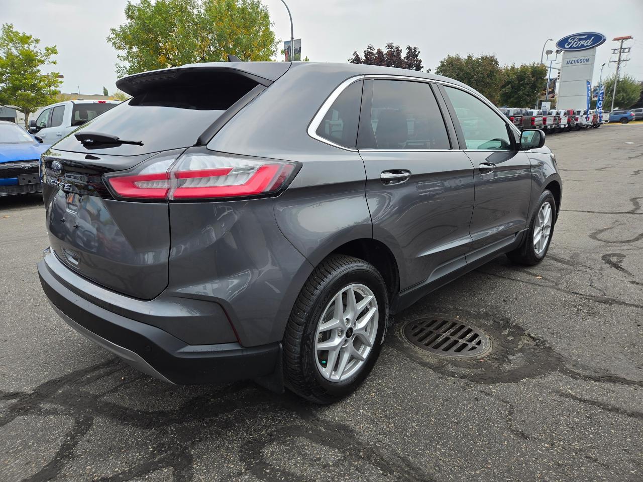 2023 Ford Edge SEL Photo4