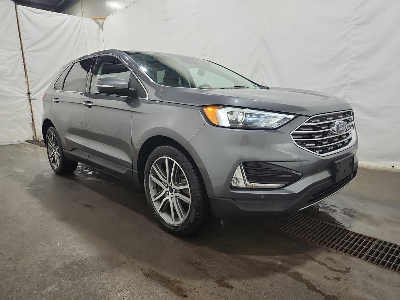 2022 Ford Edge Titanium Photo1