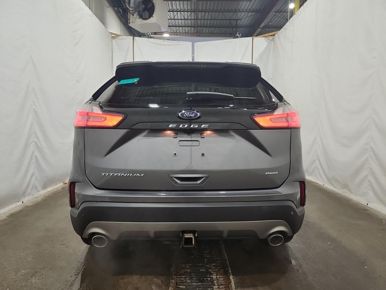 2022 Ford Edge Titanium Photo5