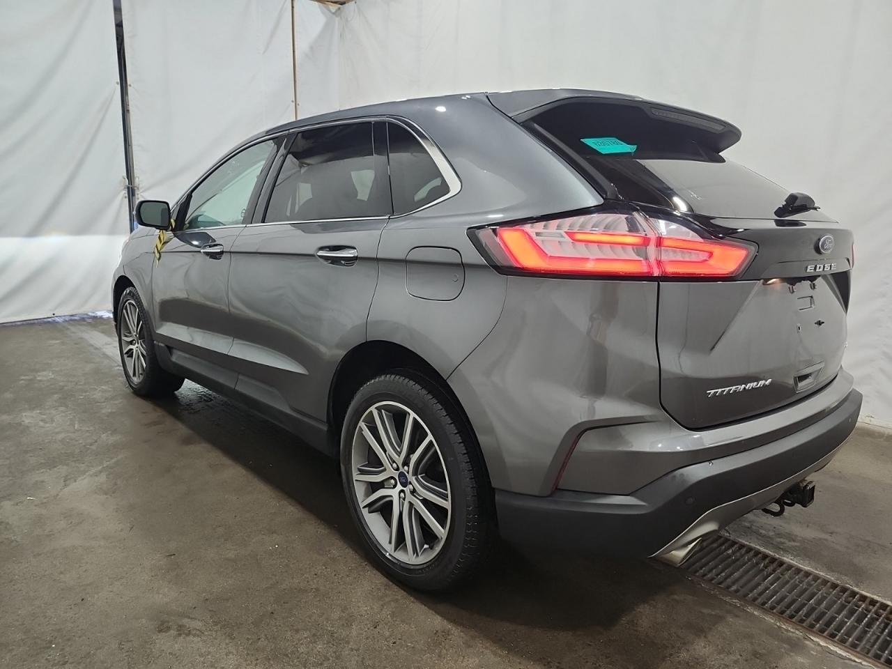 2022 Ford Edge Titanium Photo5