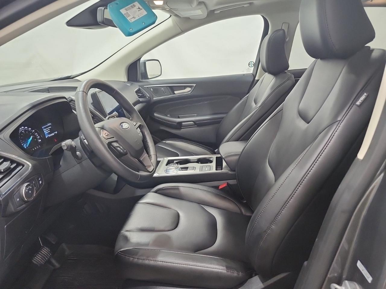 2022 Ford Edge Titanium Photo5
