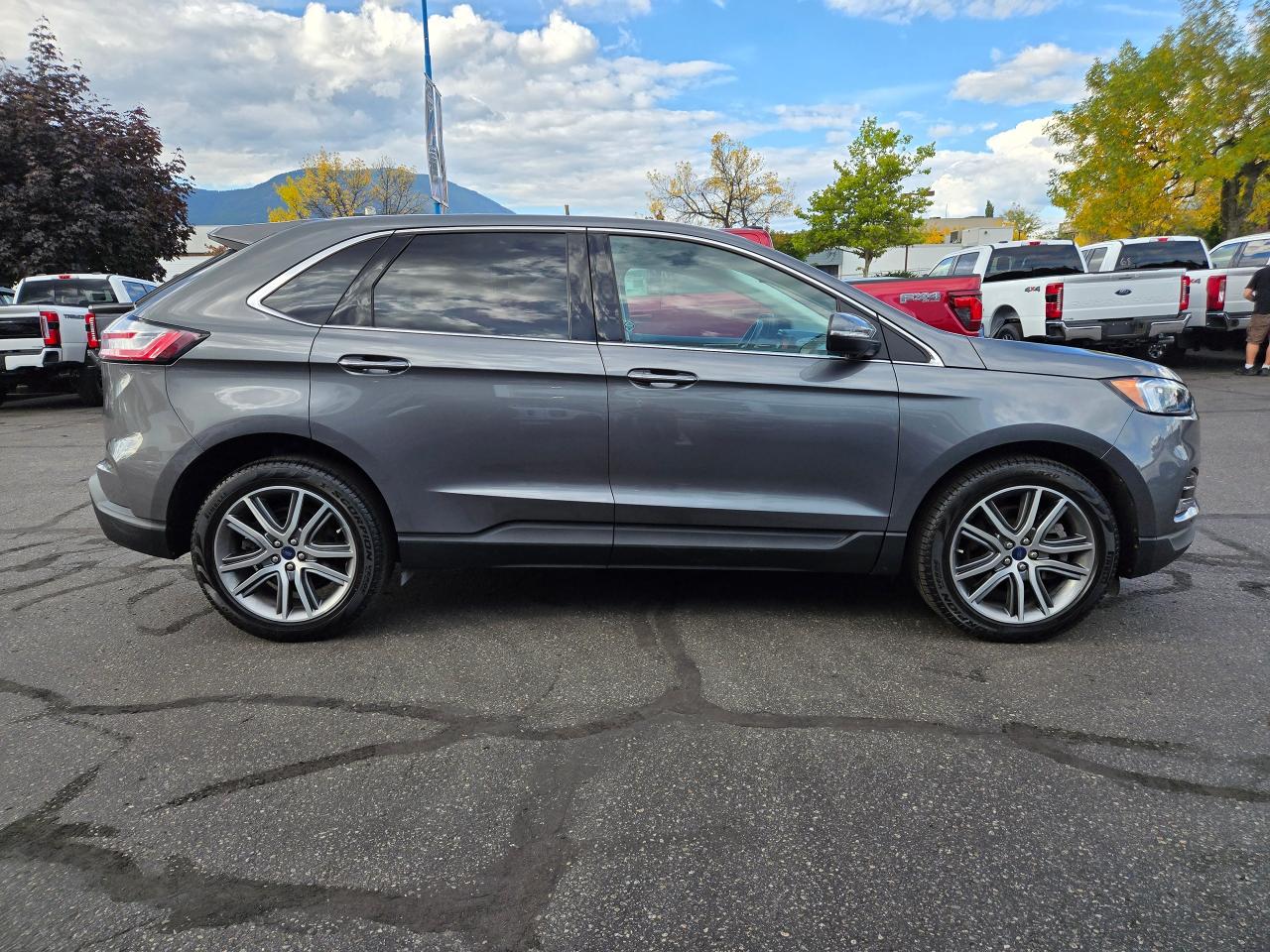 2022 Ford Edge Titanium Photo