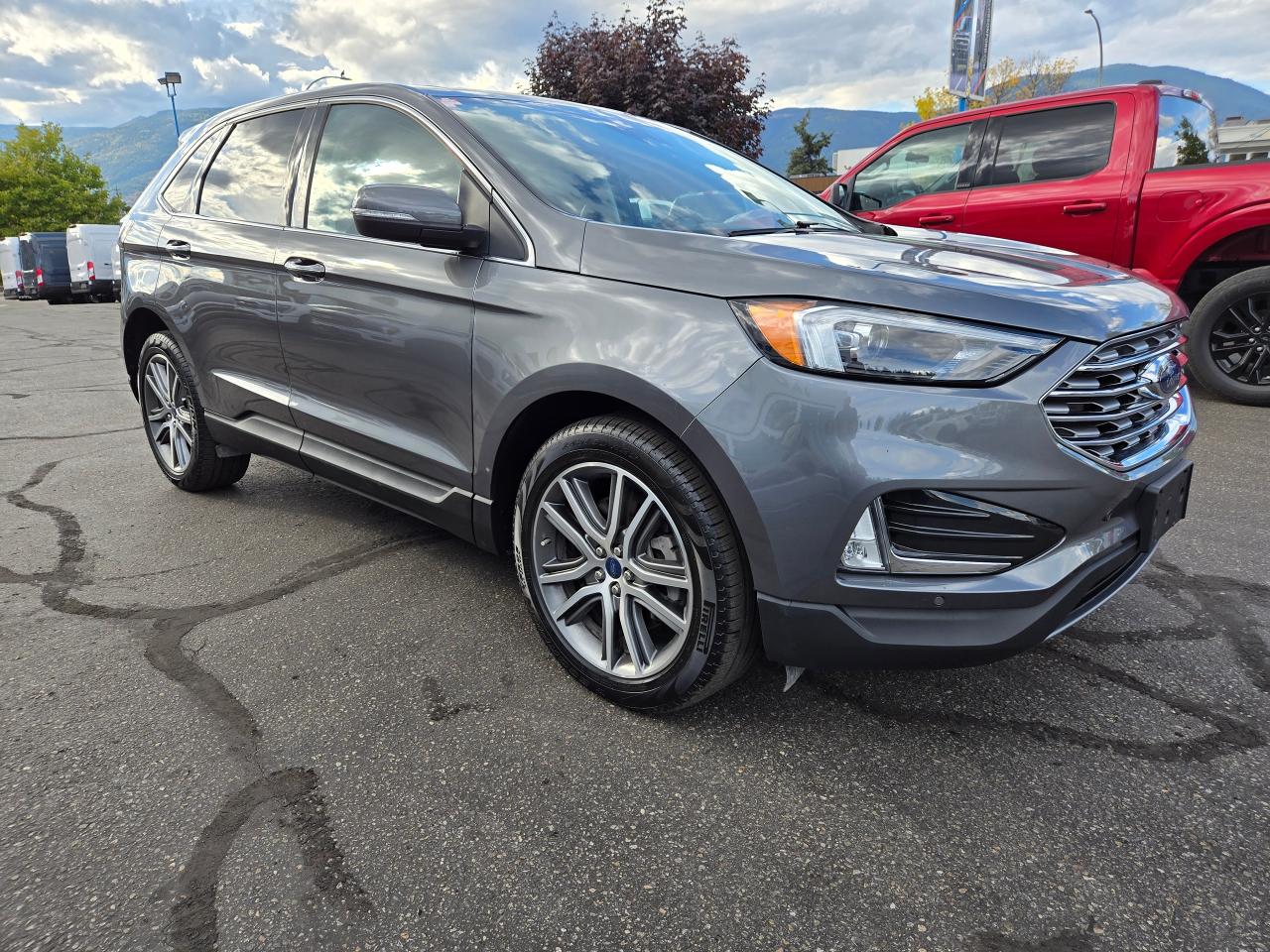 2022 Ford Edge Titanium Photo