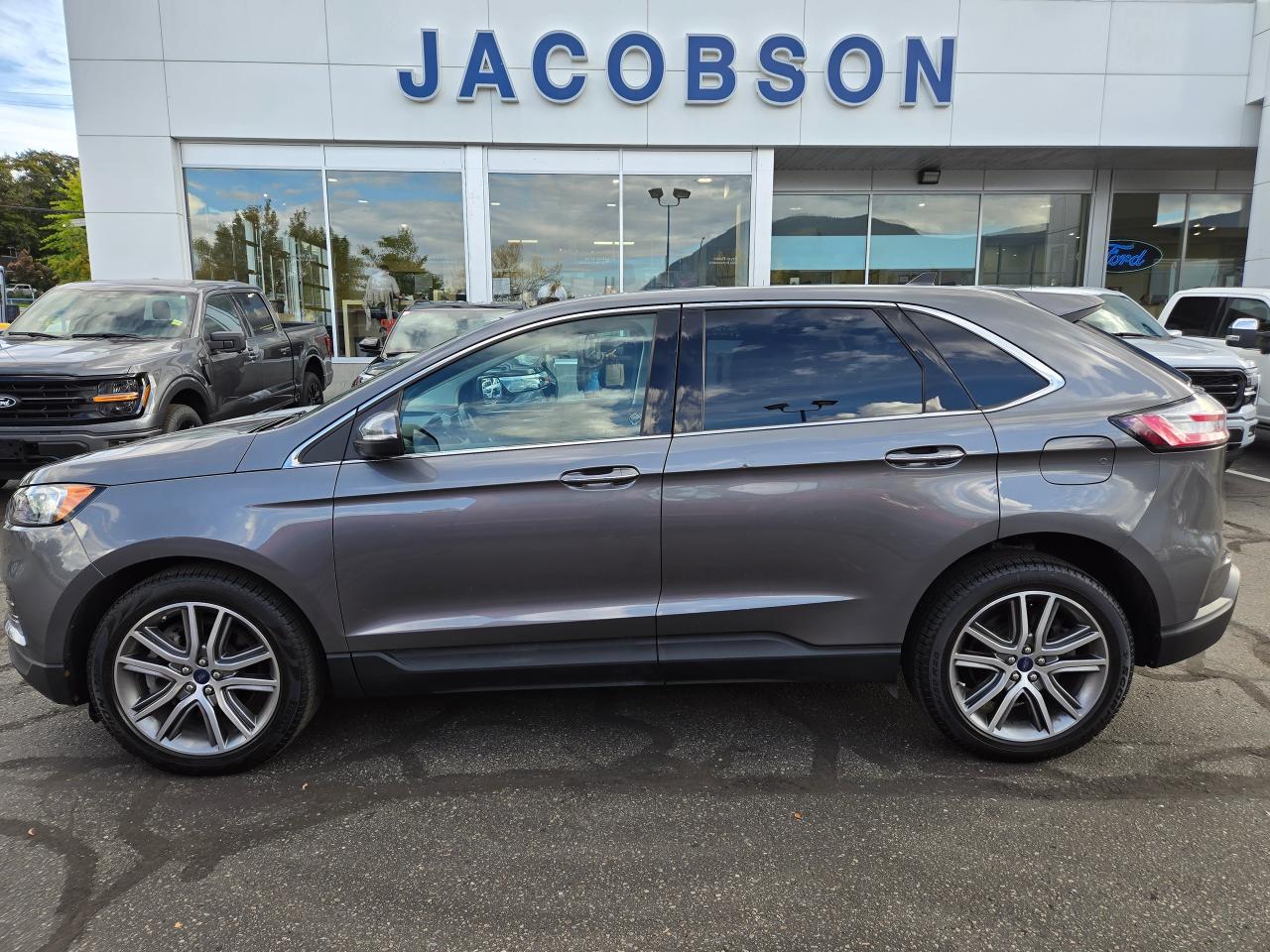 2022 Ford Edge Titanium Photo5