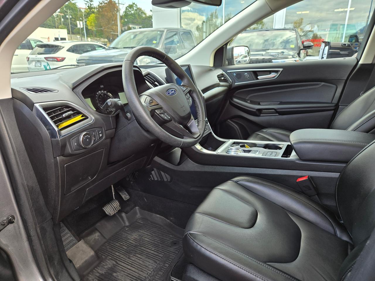 2022 Ford Edge Titanium Photo5