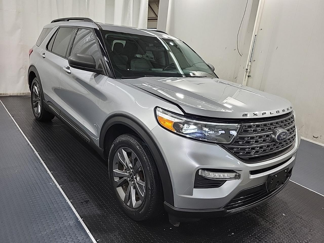 2021 Ford Explorer XLT Photo1