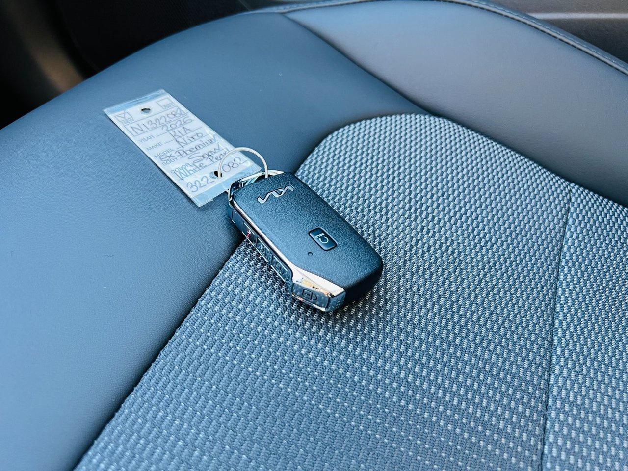 2026 Kia NIRO HEV EX PREMIUM Photo