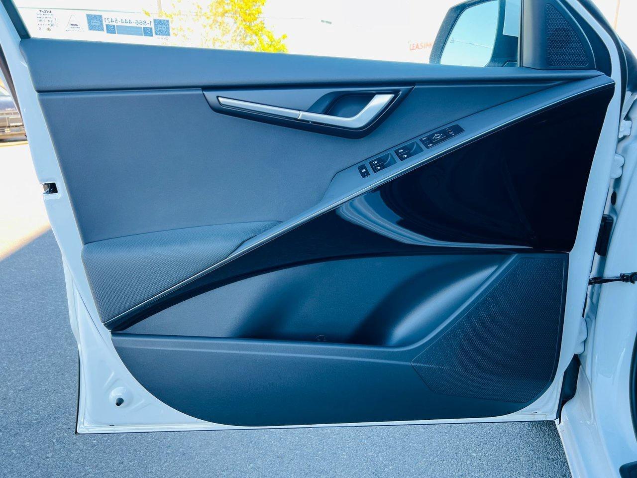 2026 Kia NIRO HEV EX PREMIUM Photo