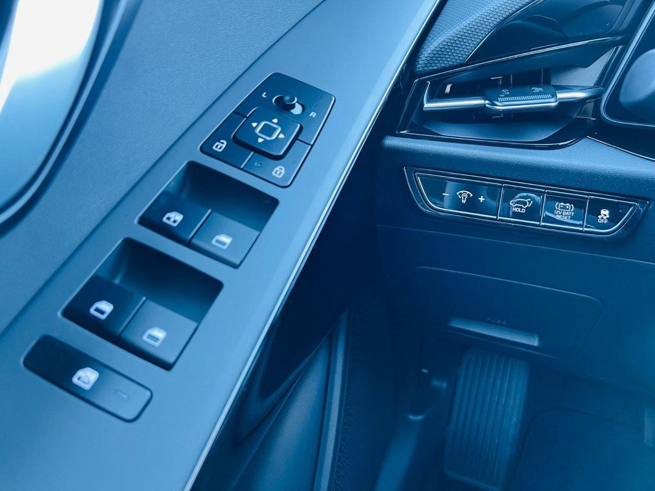 2026 Kia NIRO HEV EX PREMIUM Photo