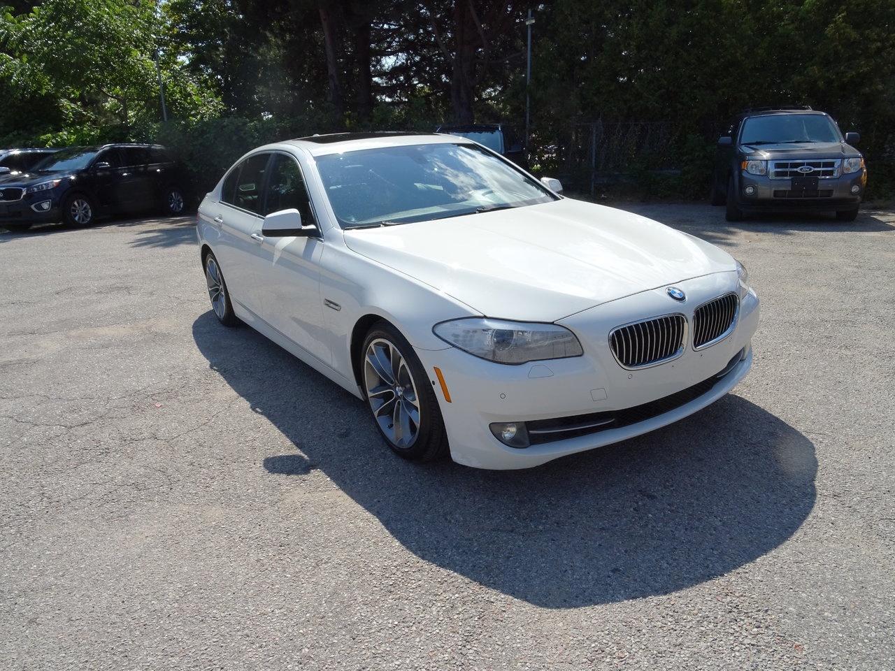 2013 BMW 5 Series 528i xDrive Photo