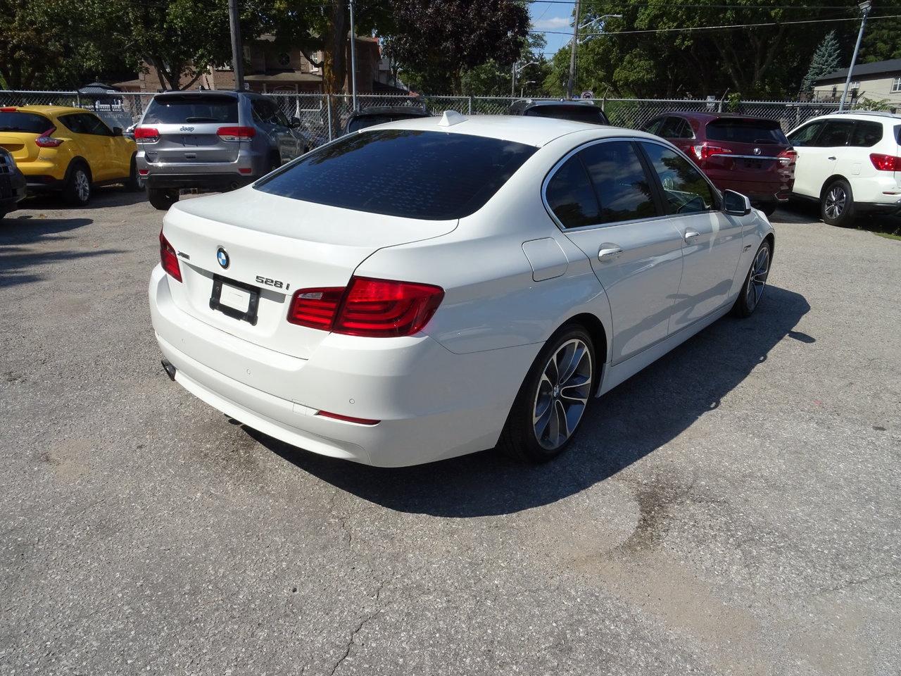 2013 BMW 5 Series 528i xDrive Photo